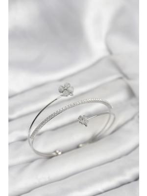 İsmiyle Al Yonca Çiçek Model Pirinç Gümüş Renk Kadın Bileklik