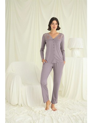 Beruflic Yakası Kolu ve Omzu Dantelli Boydan Düğmeli Pijama Takımı