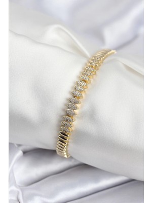 İsmiyle Al Pirinç Vıp Seri Gold Renk Zirkon Taşlı Arpa Model Kadın Bileklik