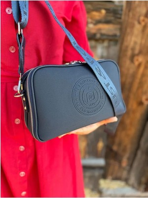 Just Polo  Kadın El ve Omuz Çantası Yeni Sezon Ebat : Boy 19 cm En 26 cm 236031MH