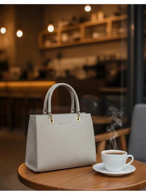 Just Polo  Kadın Orijinal Lüks El ve Omuz Çantası Minimal & Prestij Tasarım Ebat: 25 x 21 cm