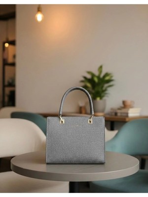 Just Polo  Kadın Orijinal Lüks El ve Omuz Çantası Minimal & Prestij Tasarım Ebat: 25 x 21 cm