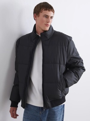 LC Waikiki Siyah Dik Yaka Erkek Deri Görünümlü Şişme Mont