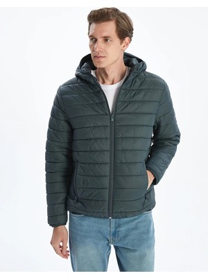 LC Waikiki Yeşil Standart Kalıp Kapüşonlu Erkek Şişme Mont
