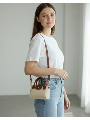 Minimalist Tasarım El ve Omuz Kullanımına Uygun Küçük Boy Mıknatıs Kapama Kadın Çantası