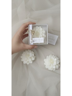 Kamira 🌸 Kişiye Özel Çiçek Tasarımlı Kokulu Mum Nikah & Söz Hediyeliği – Şeffaf Kutulu