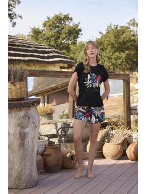 Hayat Store Arias Closet Yaprak Desenli ve Baskılı "o Segredo E Se Permitir Florescer" Şort Takımı