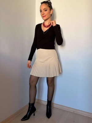 Krem Altı Pileli Mini Etek