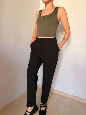 Siyah Kıvrık Paça Düz Fit Pantolon