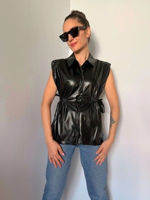Siyah Yandan Bağlama Detaylı Deri Yelek