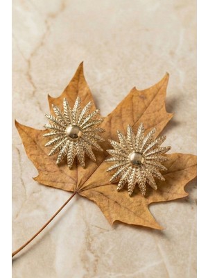 Aurrari Gold Çizgili Yaprak Desenli Yuvarlak Çiçek Küpe