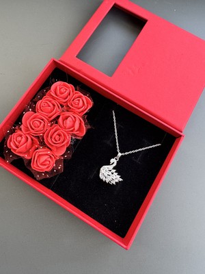 Gözde Aksesuarım Güllü Kutusunda Beyaz Kuğu Kolyesi Çelik