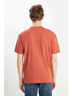 Relaxed Fit Small Logo Erkek T-Shirt Wrangler