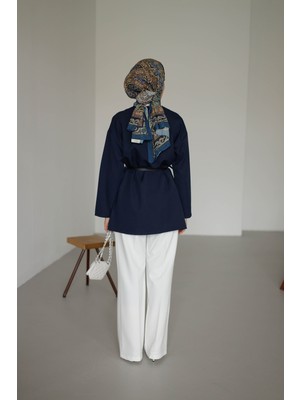 Moonsc Kadın Önü Düğme Detaylı ve Kemerli Tesettür Ceket