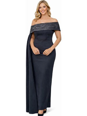 Kayık Yaka Taş Detaylı Uzun Abiye Elbise – Pelerin Detaylı Şık Gece Elbisesi