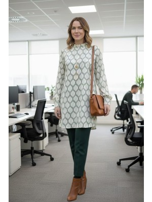 Maksen Tekstil Ekru Hakim Yaka Yırtmaçlı Viskon Geometrik Desenli Yanı Büzgülü Tunik