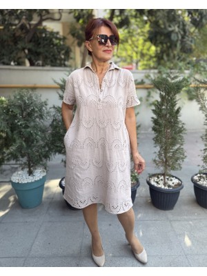 Üç Düğme Yakalı Brode Elbise Bej
