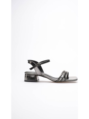 Trendella Kadın Platin Taş Detaylı Kalın Topuklu Şık Sandalet TR20MY26G