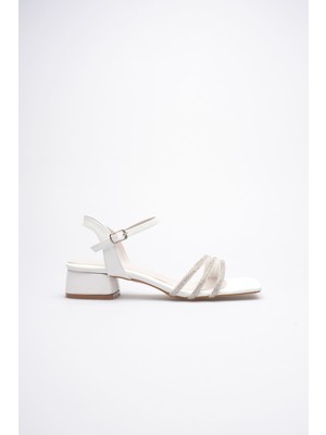 Trendella Kadın Beyaz Taş Detaylı Kalın Topuklu Şık Sandalet TR20MY26B