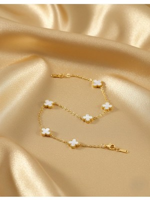 Arsem Beyaz Yonca Taşlı Van Cleef