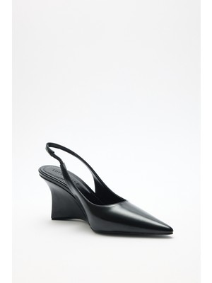 Lutvelizade Topuklu 2614 - Deri Görünümlü Sivri Burun Dolgu Topuk Siyah Kadın Topuklu