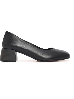 Derimod Kadın Siyah Kısa Kalın Topuklu Deri Ayakkabı 26PFD411518