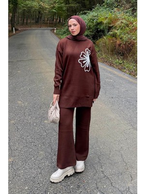 Lamelif Çiçek Detaylı Triko Takım Acı Kahverengi