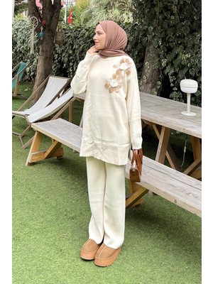 Lamelif Aksesuarlı Triko Takım Bej