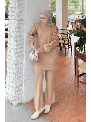 Lamelif Kol Peluş Detaylı Triko Takım Camel
