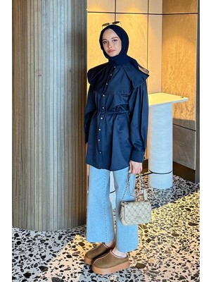 Lamelif Geniş Yakalı Biyeli Gömlek Lacivert