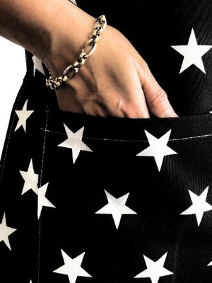 Uslucan Alışveriş Cepli Su Geçirmez Siyah Mutfak Önlüğü Yıldızlı