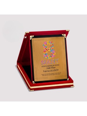 Hediye Vakti Kişiye Özel 8 Mart Dünya Kadınlar Günü Plaketi – Kadife Kutulu Teşekkür ve Anı Ödülü