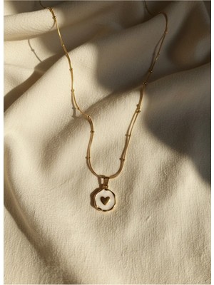 Arsem Beyaz Mine Işlemeli Kalp Detaylı Vintage Kolye