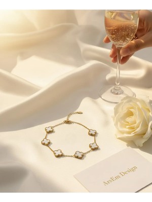 Arsem Altın Rengi Beyaz Yonca Detaylı Van Cleef Şans Bilekliği