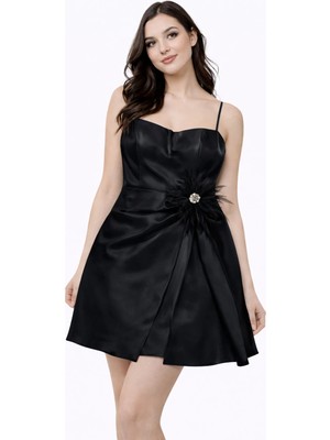 Askılı Saten Mini Abiye Elbise – Kırmızı Bel Detaylı Şık Tasarım