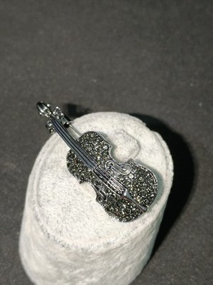 Vulwox Zamansız Melodi Keman Figürlü Zarif Broş