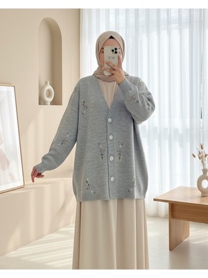 Moda Morfo Çiçek Nakışlı Parlak Düğmeli Triko Hırka -Gri