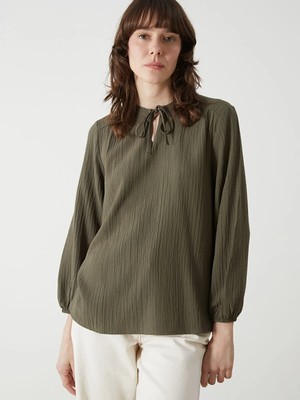 Lc Waikiki Yeni Sezon Bağlamalı Yaka Dokulu Kadın Bluz