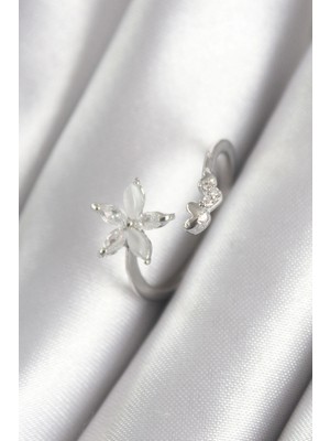 K-Yonlineticaret Pirinç Gümüş Renk Zirkon Taşlı Çiçek Model Kalp Detay Kadın Yüzük