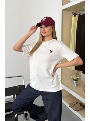 Giysa Kadın Bisiklet Yaka Fil Nakışlı %100 Pamuklu T-Shirt Beyaz - 26Y 26729