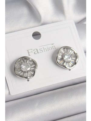 K-Yonlineticaret Pirinç Gümüş Renk Zirkon Taşlı Yonca Model Kadın Küpe