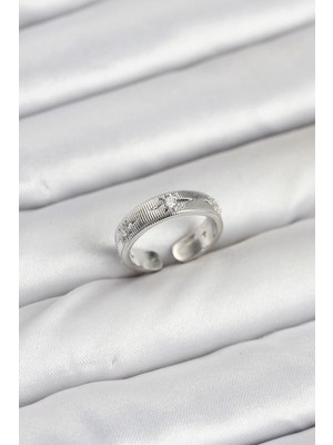 K-Yonlineticaret Pirinç Gümüş Renk Zirkon Taşlı Kutup Yıldızı Model Kadın Yüzük