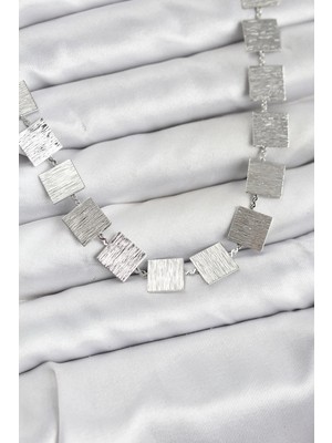 K-Yonlineticaret Kare Plaka Model Gümüş Renk Kadın Kolye