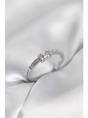 K-Yonlineticaret Zirkon Taşlı Gümüş Renk Pirinç Kadın Yüzük