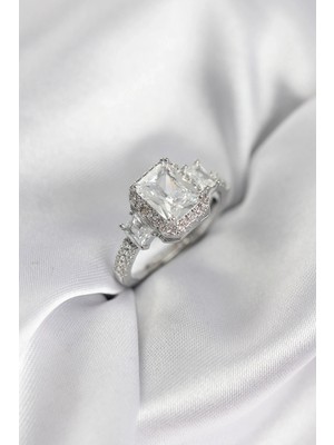 K-Yonlineticaret Gümüş Renk Kare Baget Zirkon Taşlı Tek Taş Model Kadın Yüzük