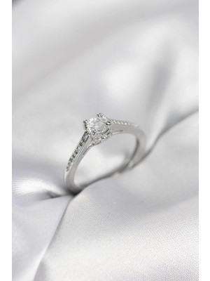 K-Yonlineticaret Tek Taş Gümüş Renk Zirkon Taşlı Model Kadın Yüzük