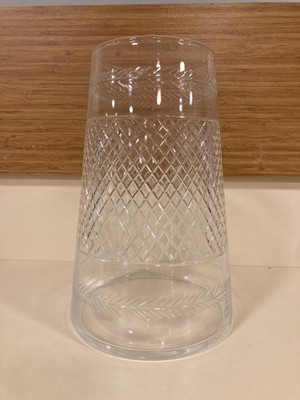 Vazo Kesme Kristal Cam El Işçiliği Şeffaf Yükseklik 28 cm Alt Çapı 18 cm Üst Çapı 12 cm