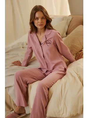 Laperissa Pembe Slogan ve Kalpli Nakışlı Dokuma Pijama Takımı