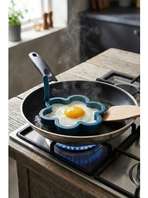 Evle Papatya Model Yanmaz Yapışmaz Silikon Yumurta ve Pankek Şekillendirici Kalıp