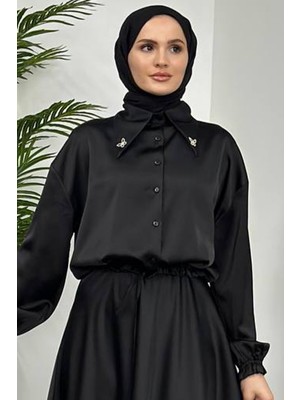 Tesettür Diyarı Yakası Süslü Kolları ve Altı Büzgülü Saten Tesettür Gömlek- Siyah